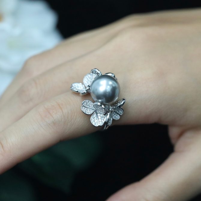 925 Silver Gold-Plated High Carbon Diamond Seagull Gray Four-Leaf Clover Ring - Image 2